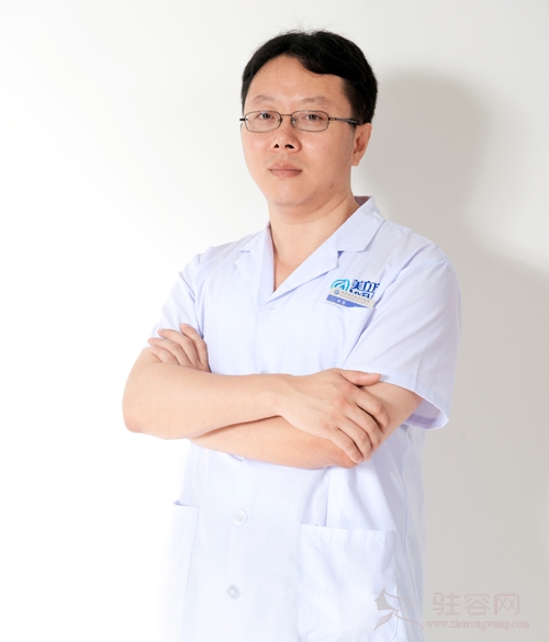 杨 帆